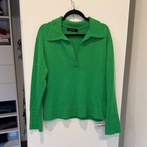 Lisa yang Green Sweater with Collar